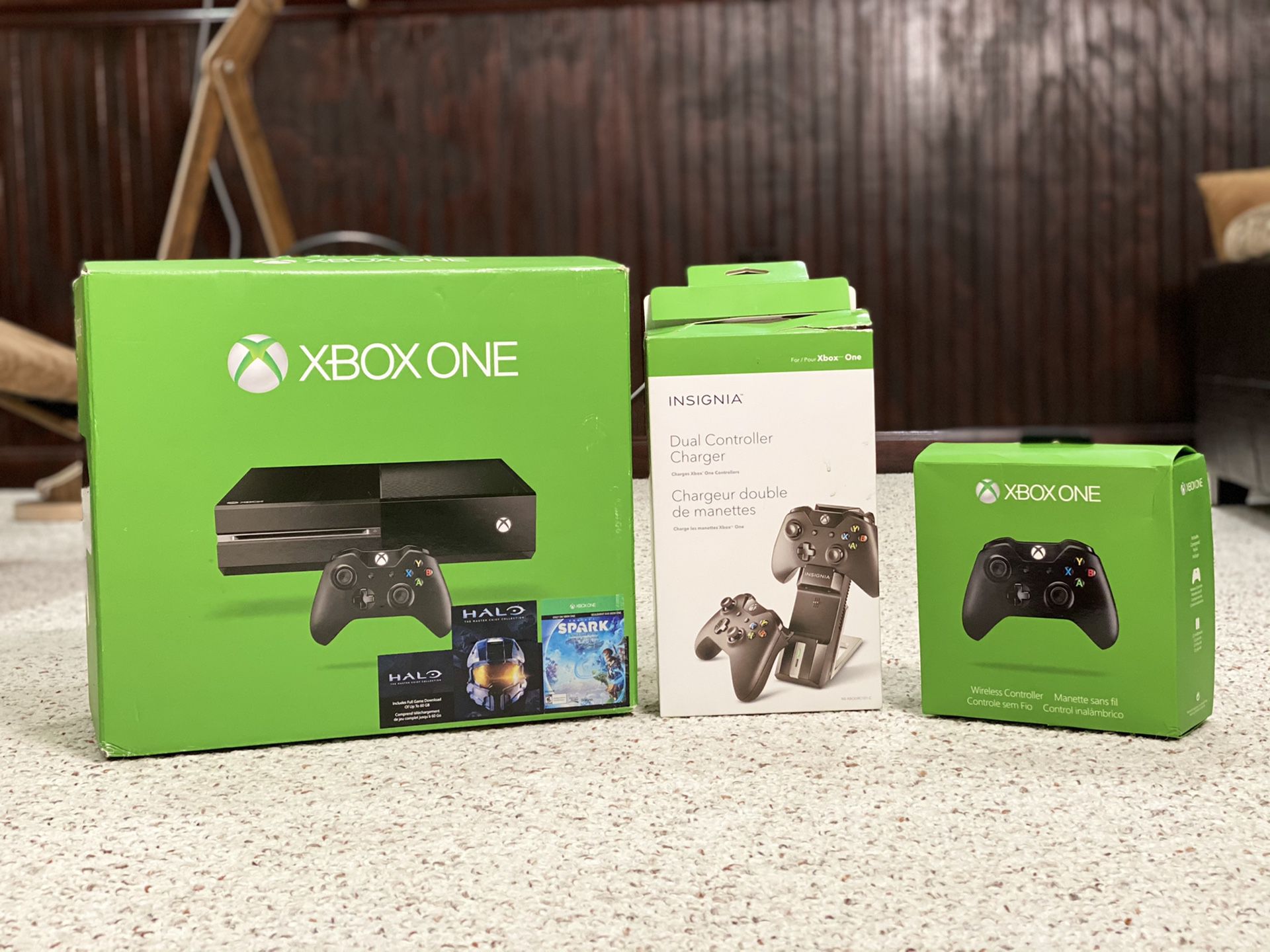 XBOX ONE +Games+ Accesories in original BOX in excellent condition