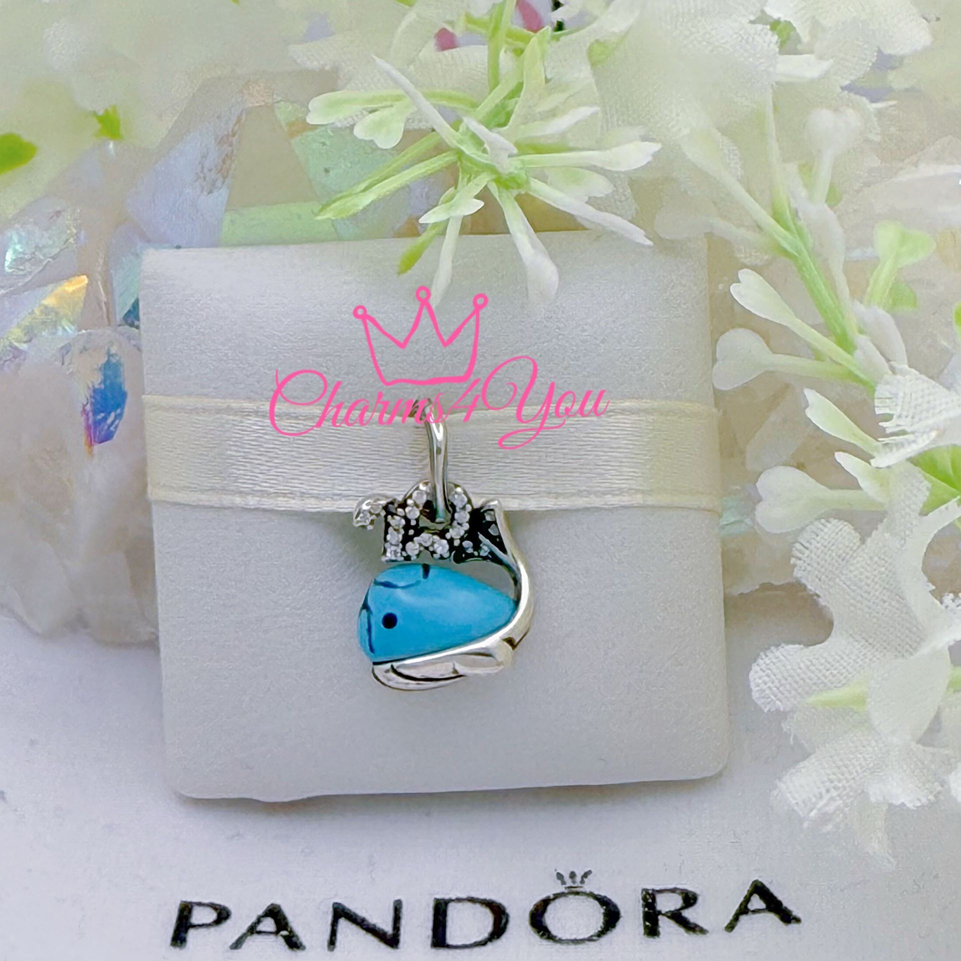 Adorable Charm 925 silver for Pandora moments bracelet.