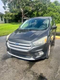 2017 Ford EscapeSE Sport Utility 4D