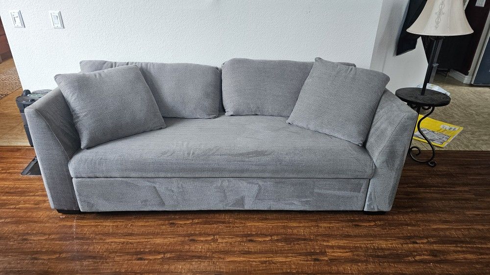 Pull-Out Sofa Bed / Trundle Couch in Great Condition