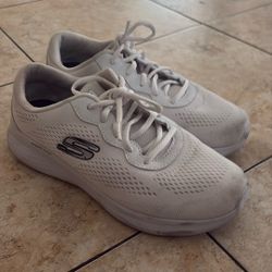Skechers White Size 8