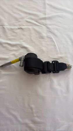 W124 brand new front left seat belt