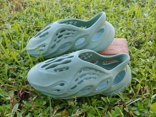 Cut out runner slide sandals unisex men's 8 green