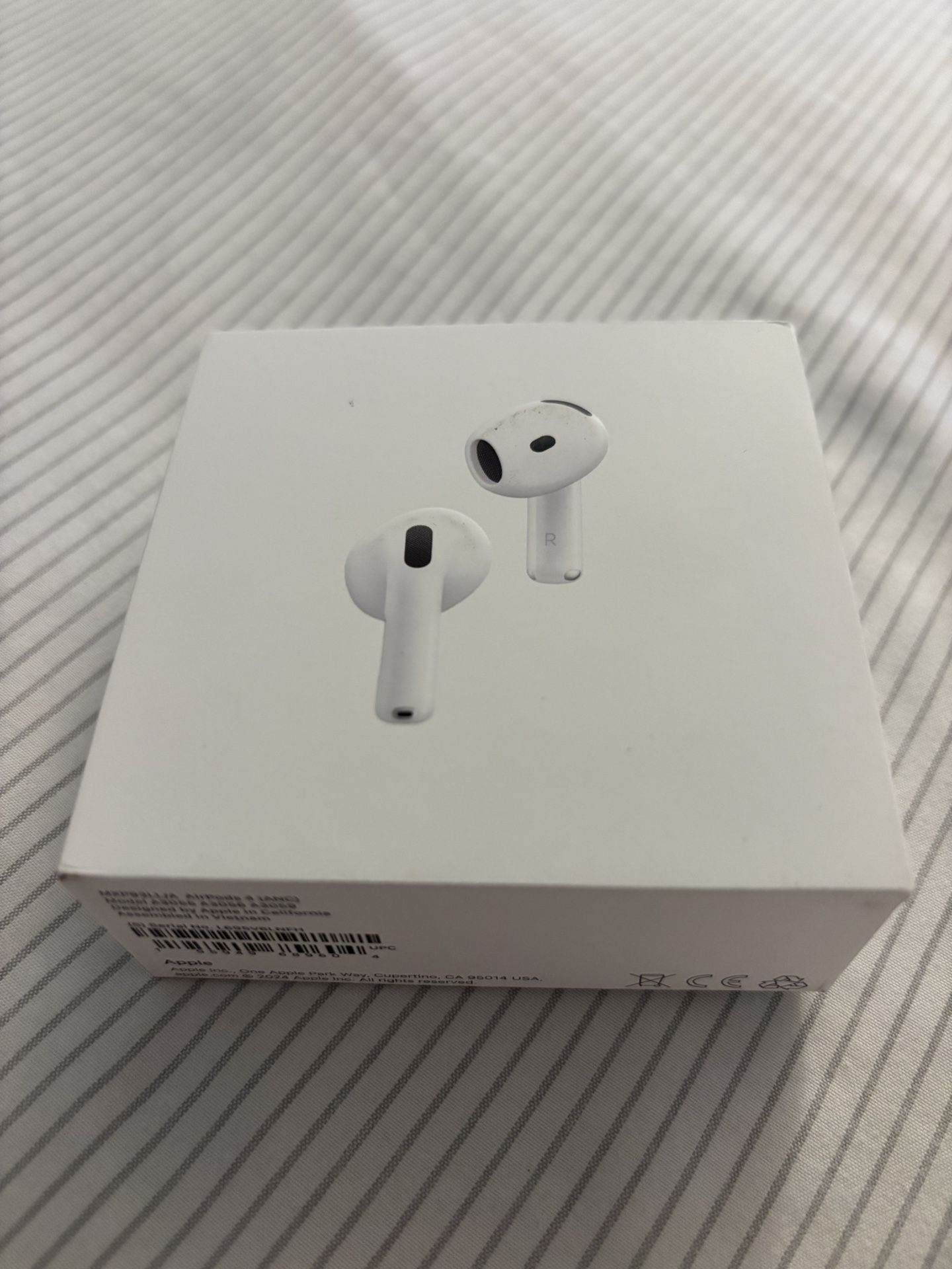 Apple AirPods 4 ANC