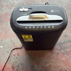 Amazon basics Paper Shredder 