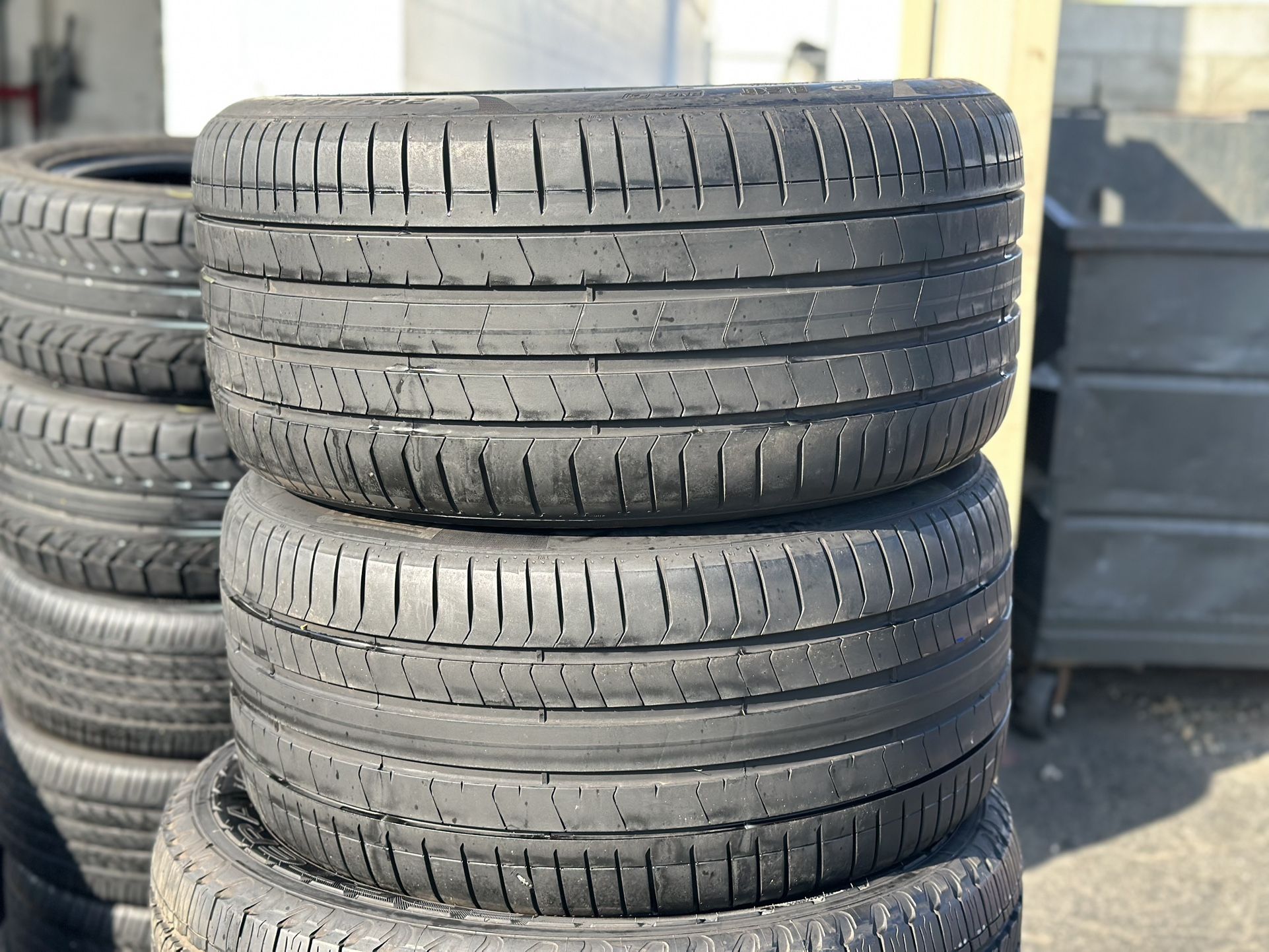 PAIR OF TIRES 285 40 19 PIRELLI 85% LIFE