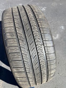 Single (1) 255 35 21 Michelin Pilot Sport All Season tire
