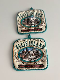 Vintage Ellis Island "Front Doors to Freedom" Pot Holders (Set of 2)