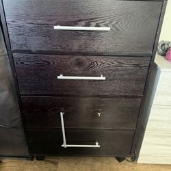 Chest Drawer In Good Condition. 