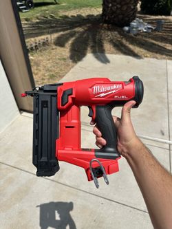 Milwaukee Finishing Bradley Nailer