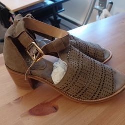 Excellent Condition Olive Dress Suede Sandals Women's Size 9