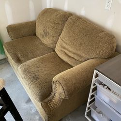 Couch/ loveseat 