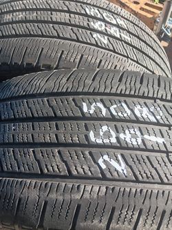 265 60 18 Good Pair Of 2 Michelin Truck Tires $20 Each 