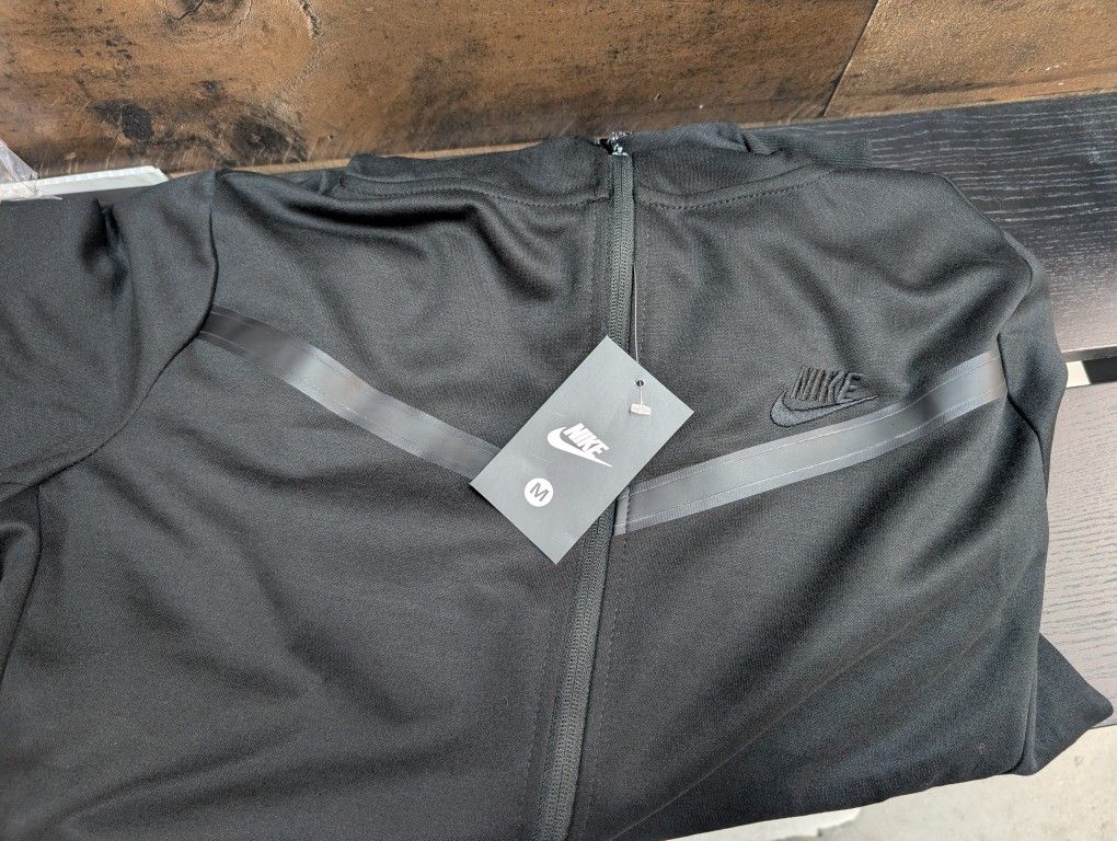 Nike All Black Hoodie And Sweatpants