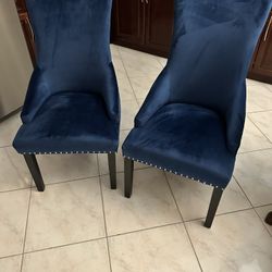 PAIR OF BLUE NAILHEAD ACCENT CHAIRS