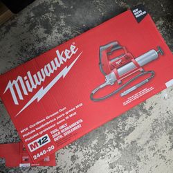Milwaukee M12 12V Lithium-Ion Cordless Grease Gun (Tool-Only)