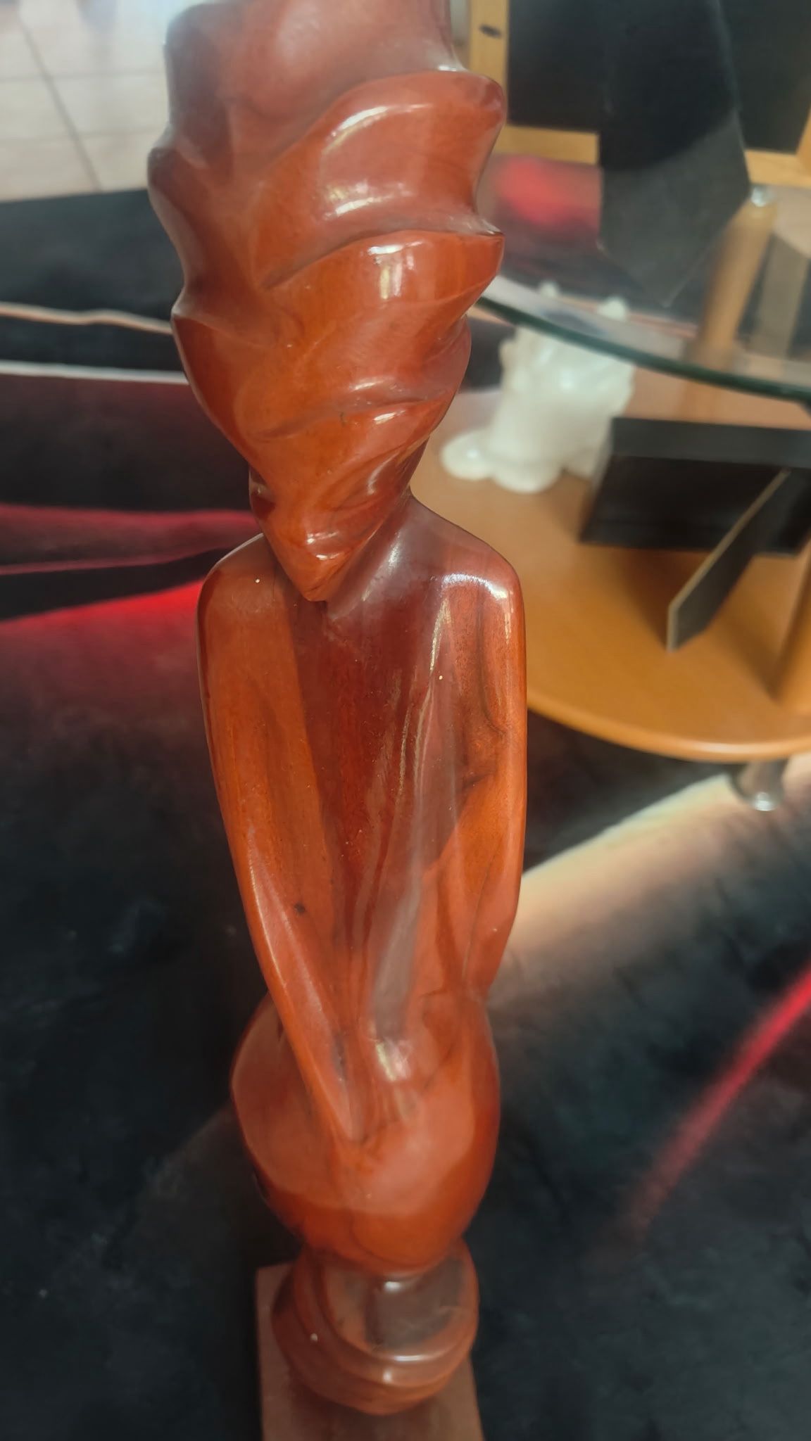 Estatua De Mujer Desnuda De Madera