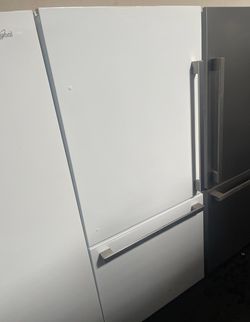 Hisense Bottom Freezer White Refrigerator Fridge
