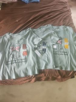 Girls' shirts the size is XS,M,L