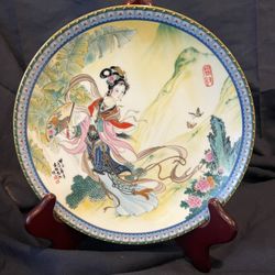 Imperial Jingdezhen Porcelain Hsi-chun Fourth Plate in the Beauties of The Red Mansion Series