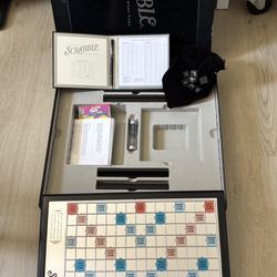 Like New- Scrabble Onyx Edition Crossword Board Classic Game   