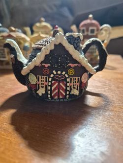 Set of 12 hometown teapot collection with lids