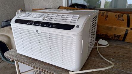 Window AC unit (lightly used, GE 6200 btu)