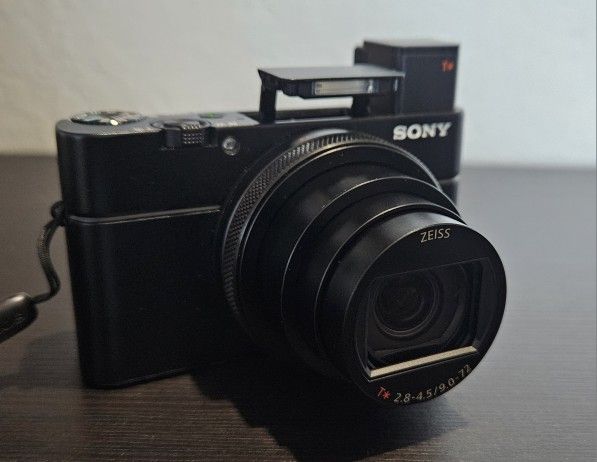 Sony Cyber-shot RX100 VII 4K Digital Camera Excellent