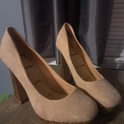 Size 8 Elle Heels With Gold Glitter 