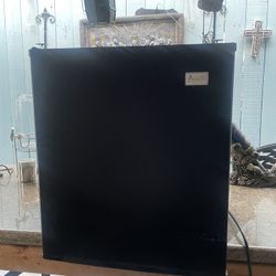 Avanti SHP1701B 1.7 Cu.Ft Superconductor Compact Refrigerator, Black Was Close To $300 