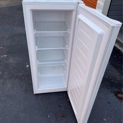 Kismile Upright Freezer, 6.0 Cu.ft Deep Freezer D58165-WHITE