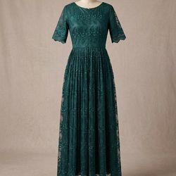 New w/o tags. Beautiful Green Long Gown Evening Wear Size L