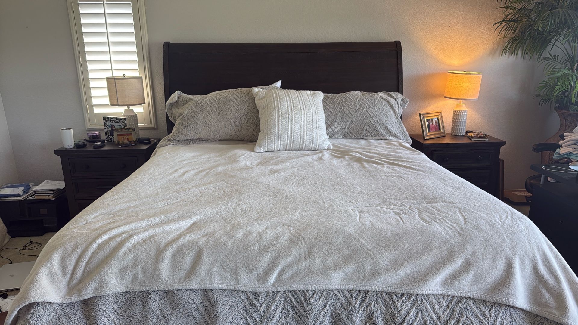 Cal King Bedroom Set. Great Condition