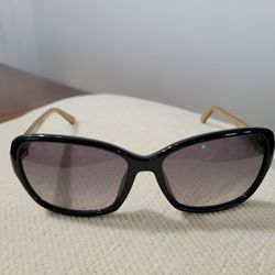 Fendi FS5275 Women Sunglasses.  Good Condition. 