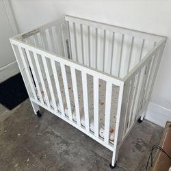 Dream On Me Portable Folding Mini Crib (Model 685)