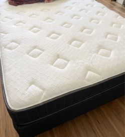 Clean and Comfortable Double/Queen Size Mattress – Excellent Condition