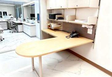 WORKSTATION HERMAN MILLER. 8ft x 8ft