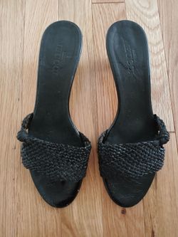 Meucci sandles size 8.5
