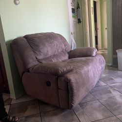 Selling A Brown Suede Recliner It’s In Good Condition Just Don’t Use It  