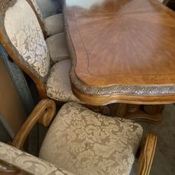 Dinning Room Set. ( Deliver Available) 