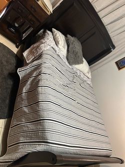 Bed frame+mattress/nightstand