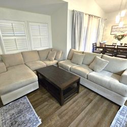 Kerri Living Spaces Sectional Sofa/Couch