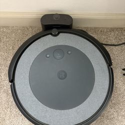 iRobot Roomba i3 Vacuum Cleaner