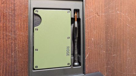Ridge Slim RFID Blocking Wallet Matte Olive - Credit Card Holder