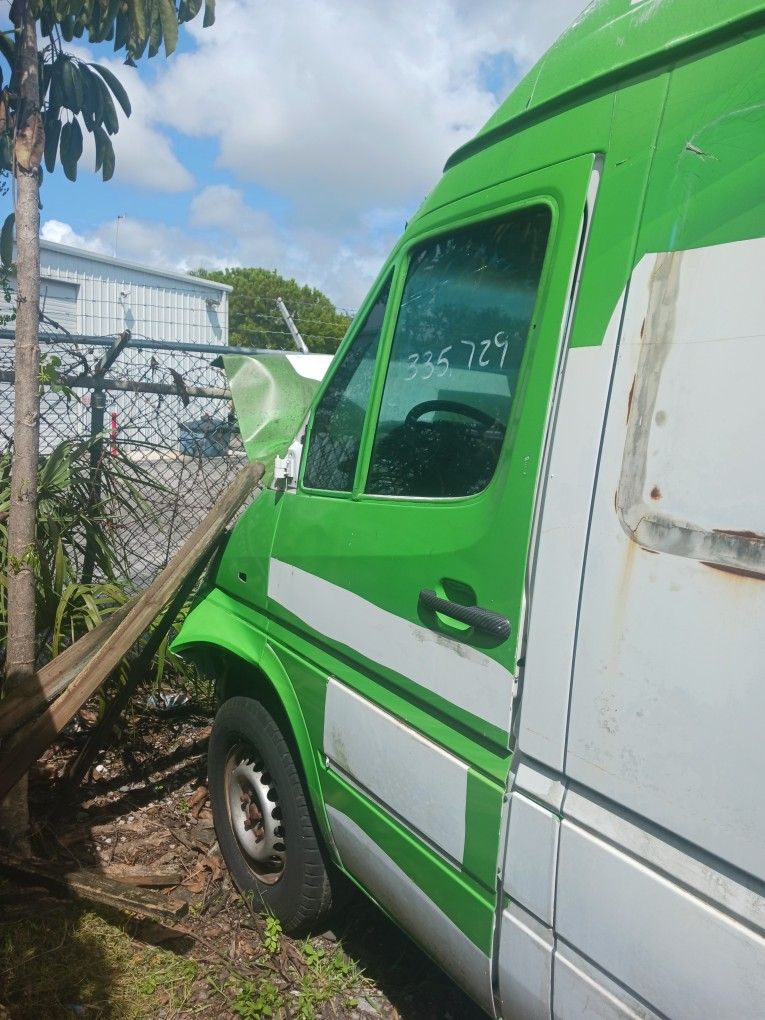 Mercedes Benz sprinter driver door