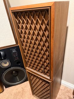 Nova 7b RS realistic classic speakers
