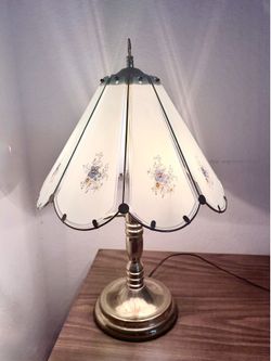 Vintage Floral Touch Lamp