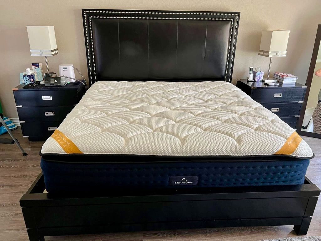 LIKE NEW - King DreamCloud Premier Rest Mattress - Delivery Available