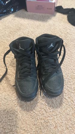 Kids cleats