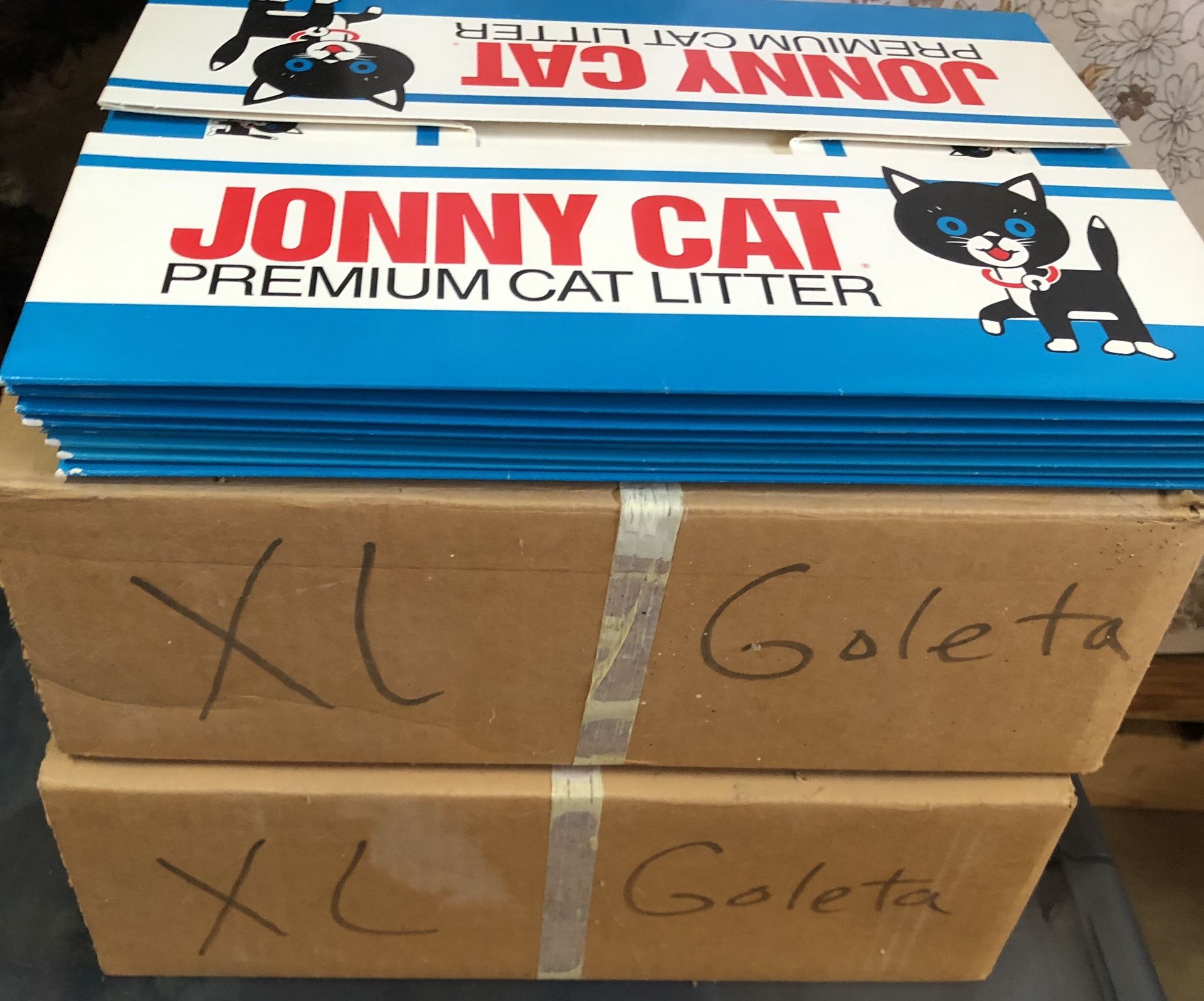 2 Cases of Johnny Cat Disposible Litter Boxes